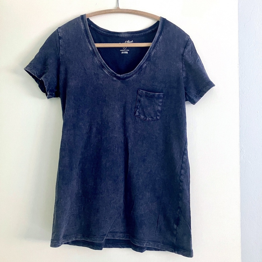 Universal Thread V-Neck Short Sleeve Tshirt Distressed Dark Blue size Small